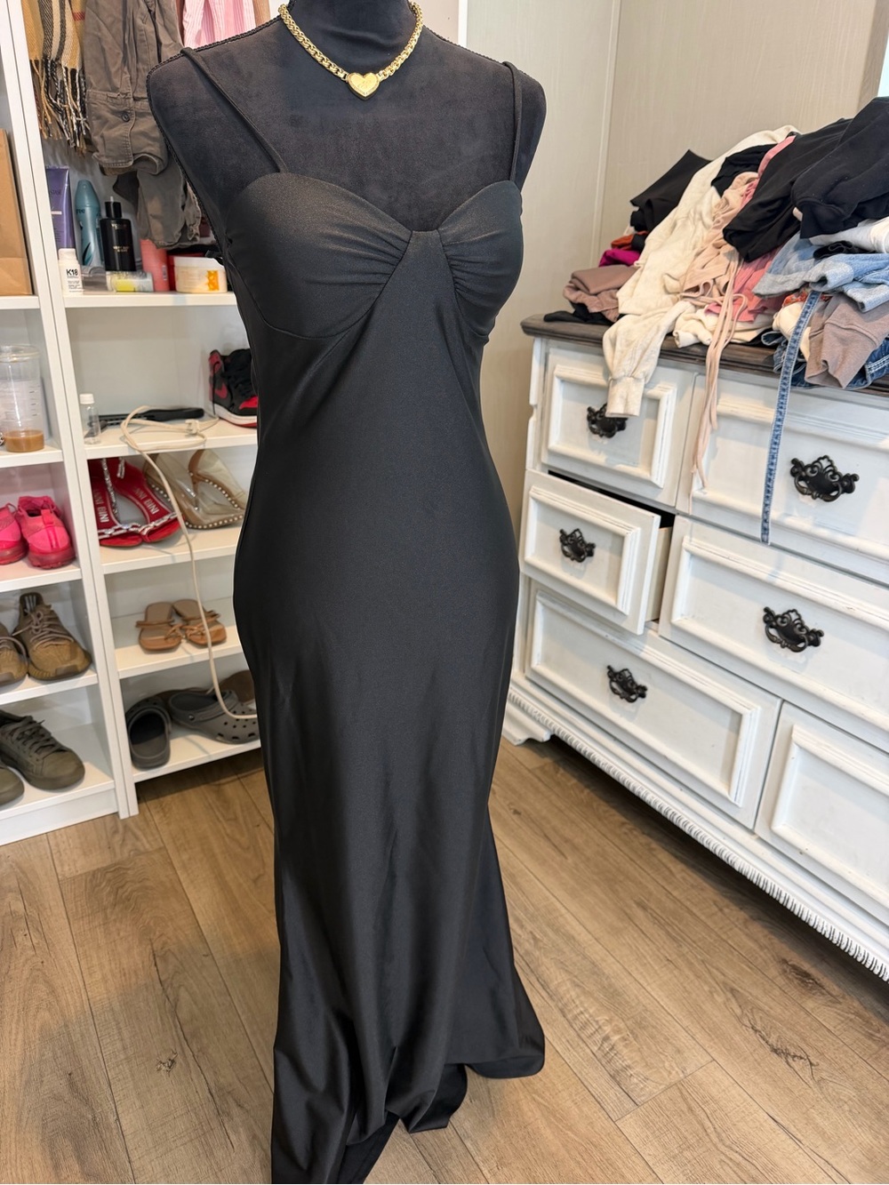 Chic Black Maxi Slip Dress with Sweetheart Neckline